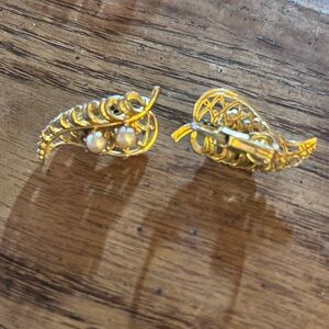 Leaf style clip earrings